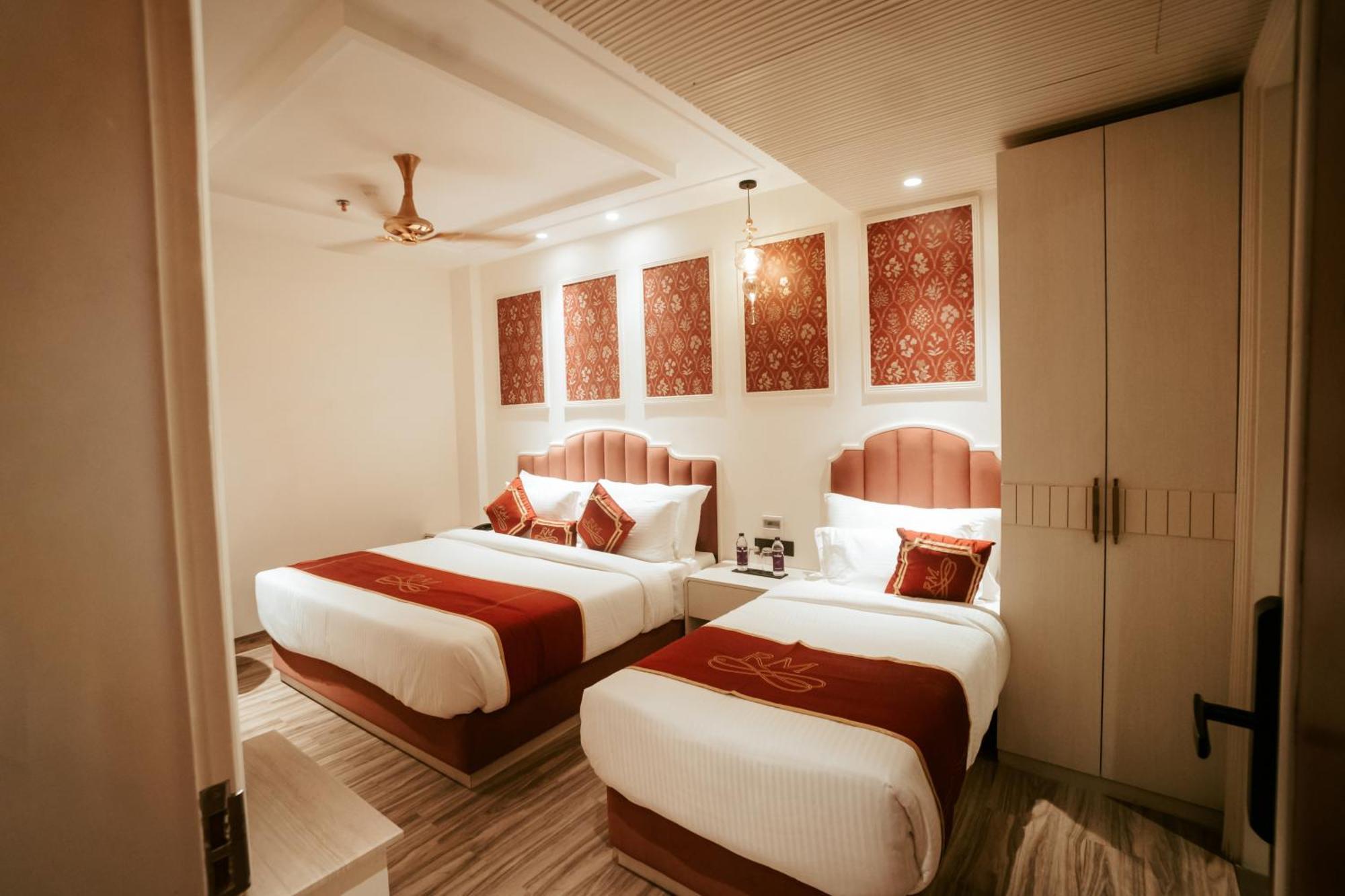 Stamps Red Martin By Eight Continents - 70 Steps From Golden Temple Hotell Amritsar Exteriör bild