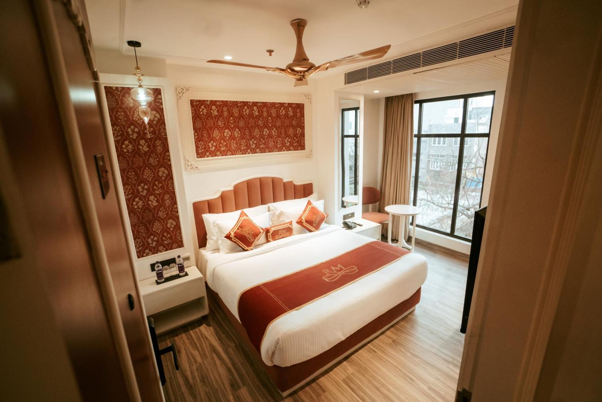 Stamps Red Martin By Eight Continents - 70 Steps From Golden Temple Hotell Amritsar Exteriör bild