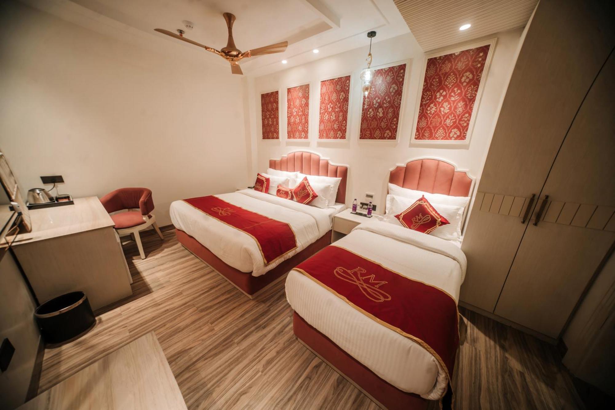 Stamps Red Martin By Eight Continents - 70 Steps From Golden Temple Hotell Amritsar Exteriör bild