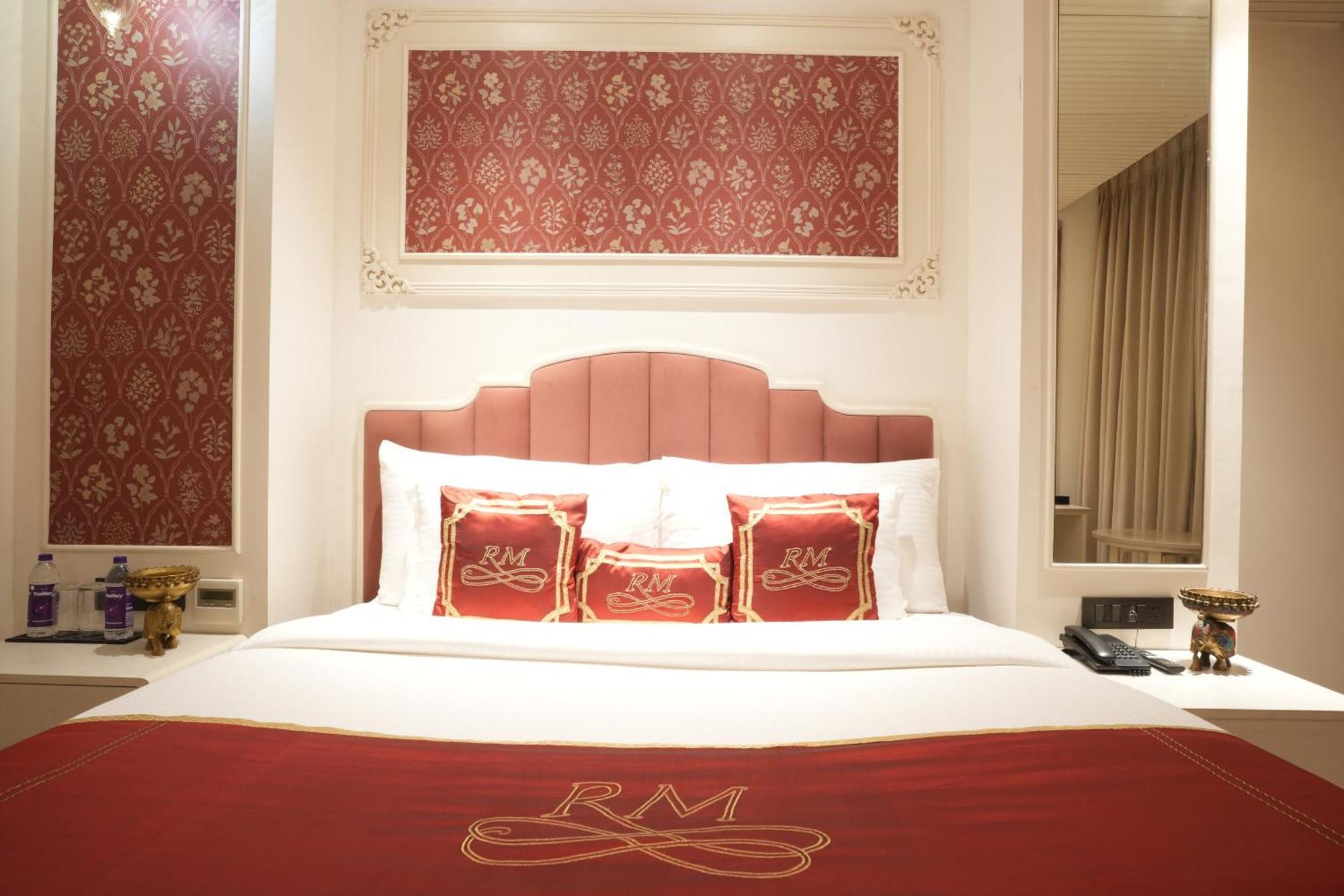Stamps Red Martin By Eight Continents - 70 Steps From Golden Temple Hotell Amritsar Exteriör bild