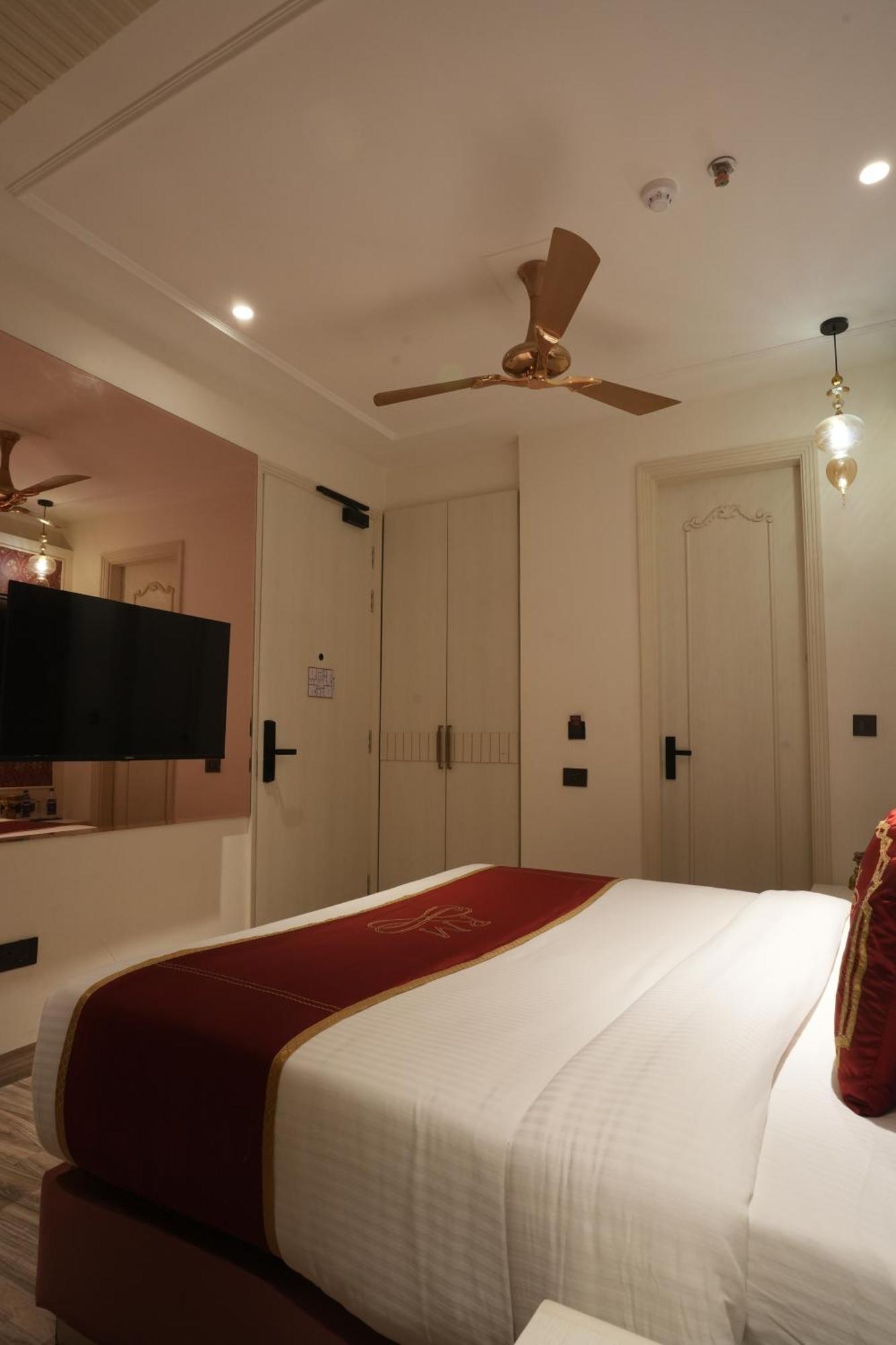 Stamps Red Martin By Eight Continents - 70 Steps From Golden Temple Hotell Amritsar Exteriör bild